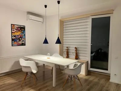inchiriere apartament Sector 2, București zonă dining masă albă